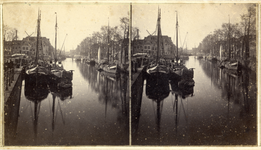 122397 Gezicht op de Stadsbuitengracht te Utrecht met links de Nieuwekade; op de achtergrond van links naar rechts ...
